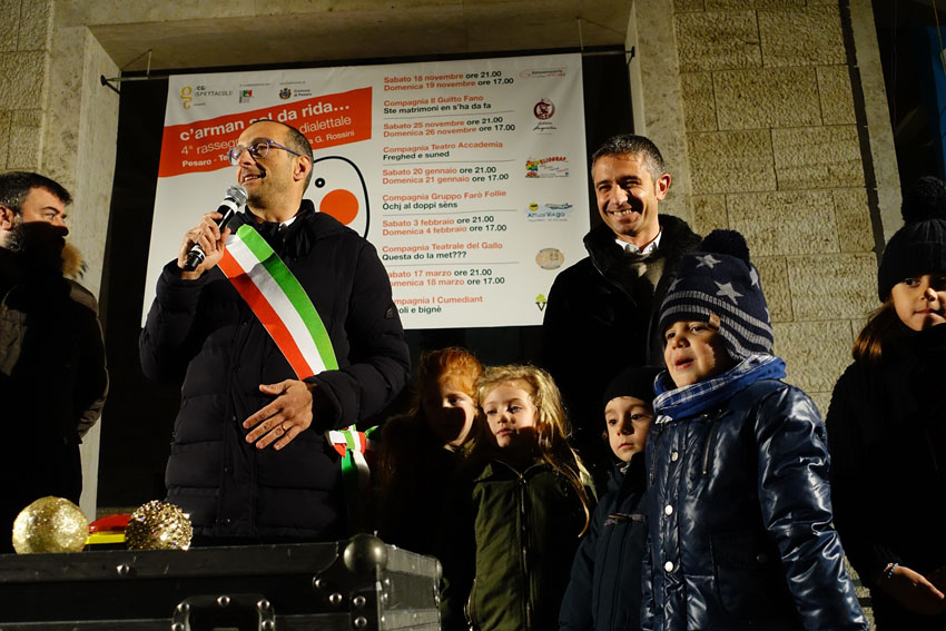 “Ecco Il Cuore Di Pesaro”, Il Sindaco Matteo Ricci Accende La Piazza Di ...