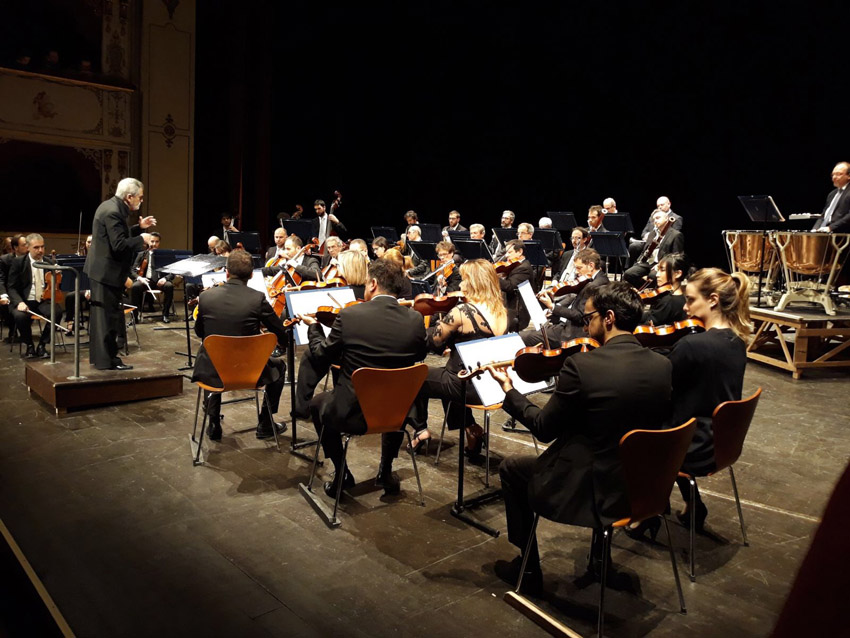 Stefan Milenkovich, uno dei più grandi violisti del mondo, entusiasma il pubblico del teatro Rossini di Pesaro