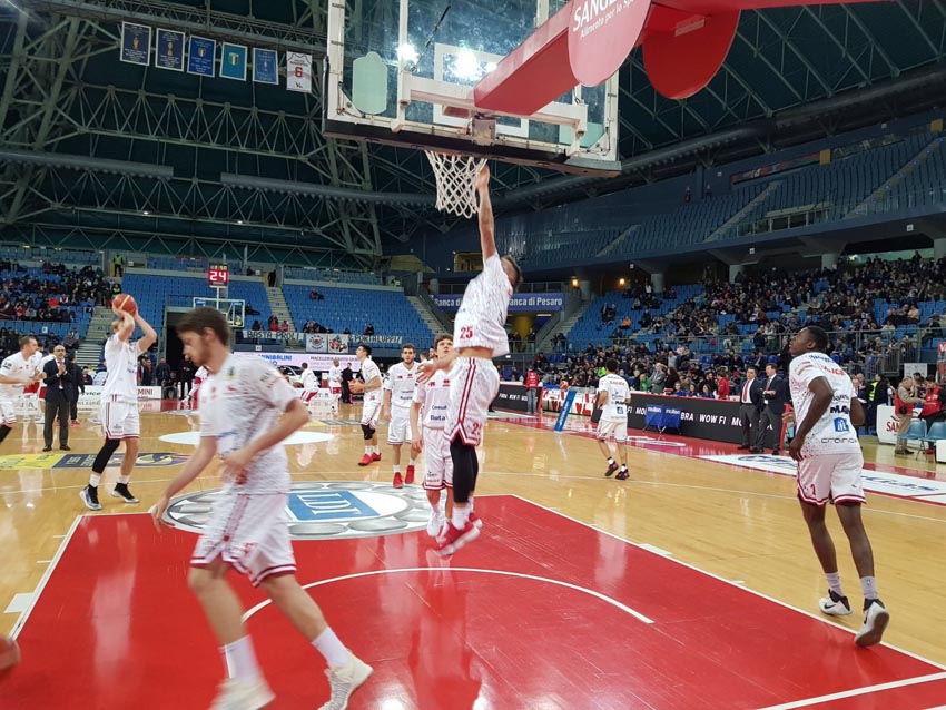 I giovani della Vuelle Pesaro bloccati in casa (78-64) dall’Armani Milano