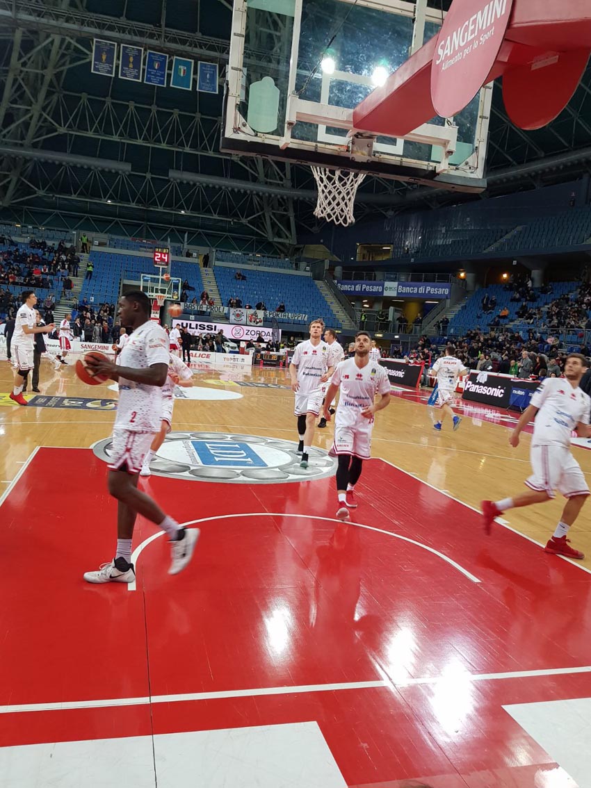 I giovani della Vuelle Pesaro bloccati in casa (78-64) dall’Armani Milano