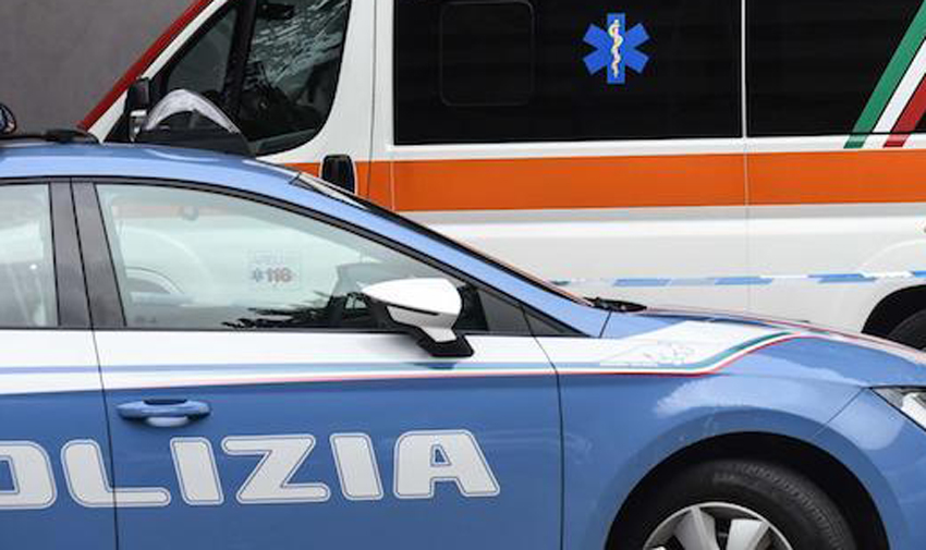 Un’ambulanza e la polizia nei pressi dell’Hotel di via Stamira d