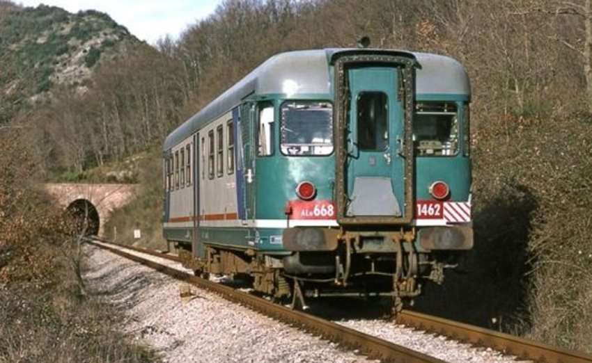 pergola fabriano ferrovia treno