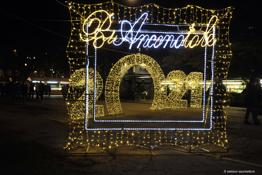 Ad Ancona La Stella Cometa Illumina Il Natale Di Piazza Cavour Altrogiornalemarche