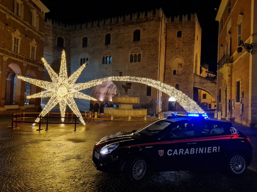 carabinieri FABRIANO auto centro2020-12-08