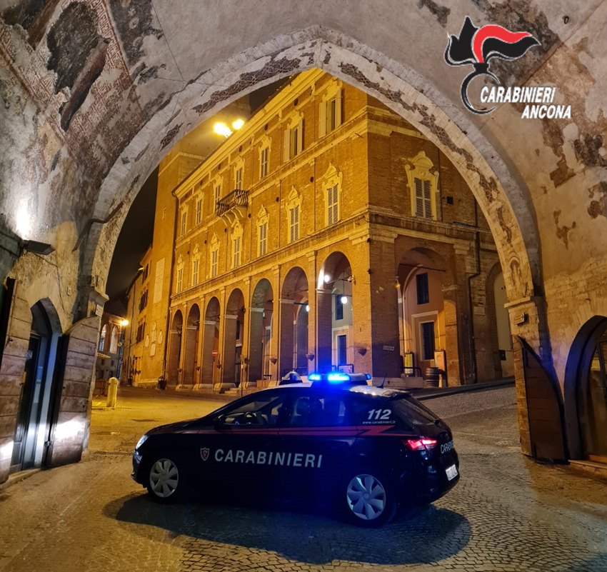 Carabinieri FABRIANO auto centro2021-01-16