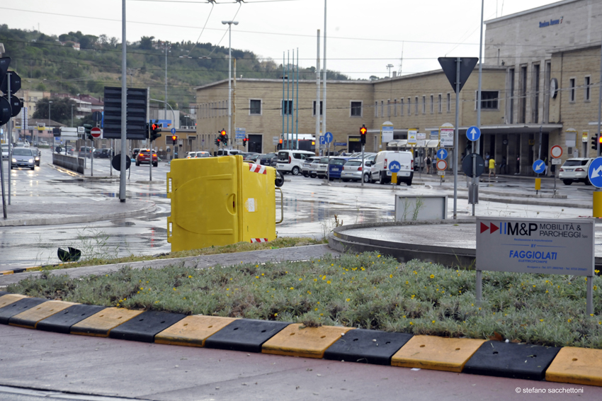 ANCONA piazzale stazione ferroviaria