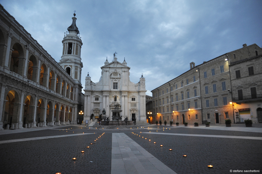 LORETO piazza cattedrale