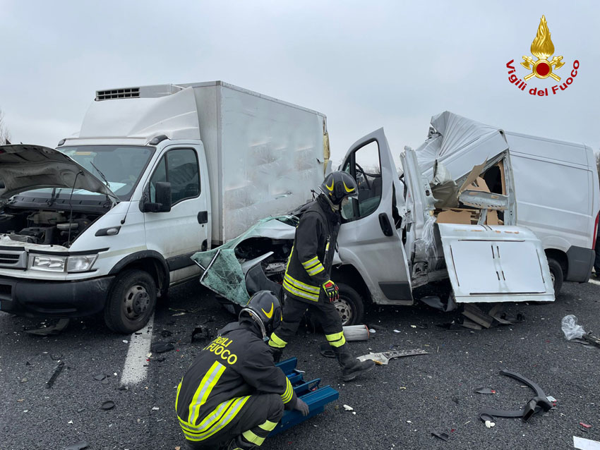 PESARO incidente autostrada2022-01-27