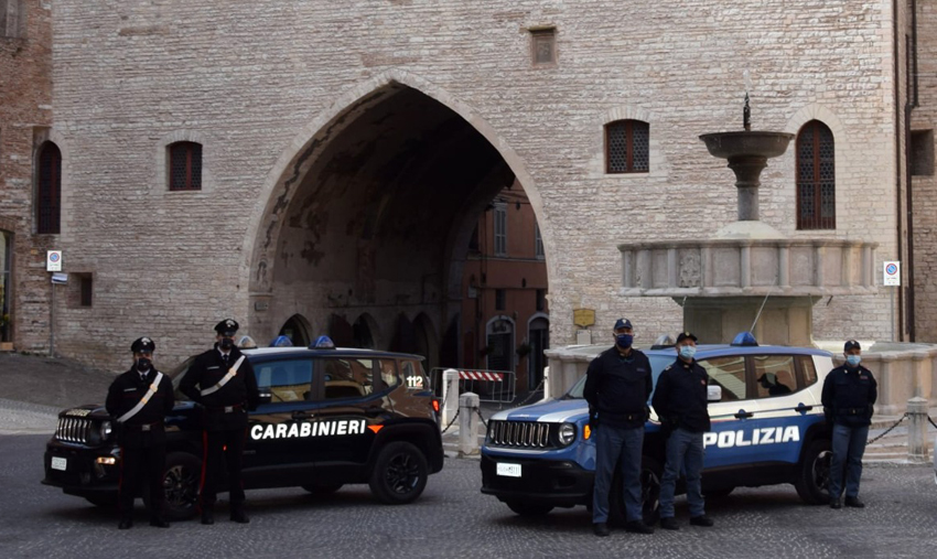 carabinieri polizia FABRIANO auto militari agenti