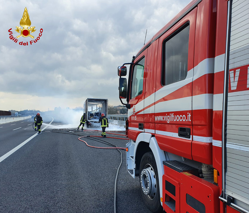 ANCONA incendio autocarro2022-02-28