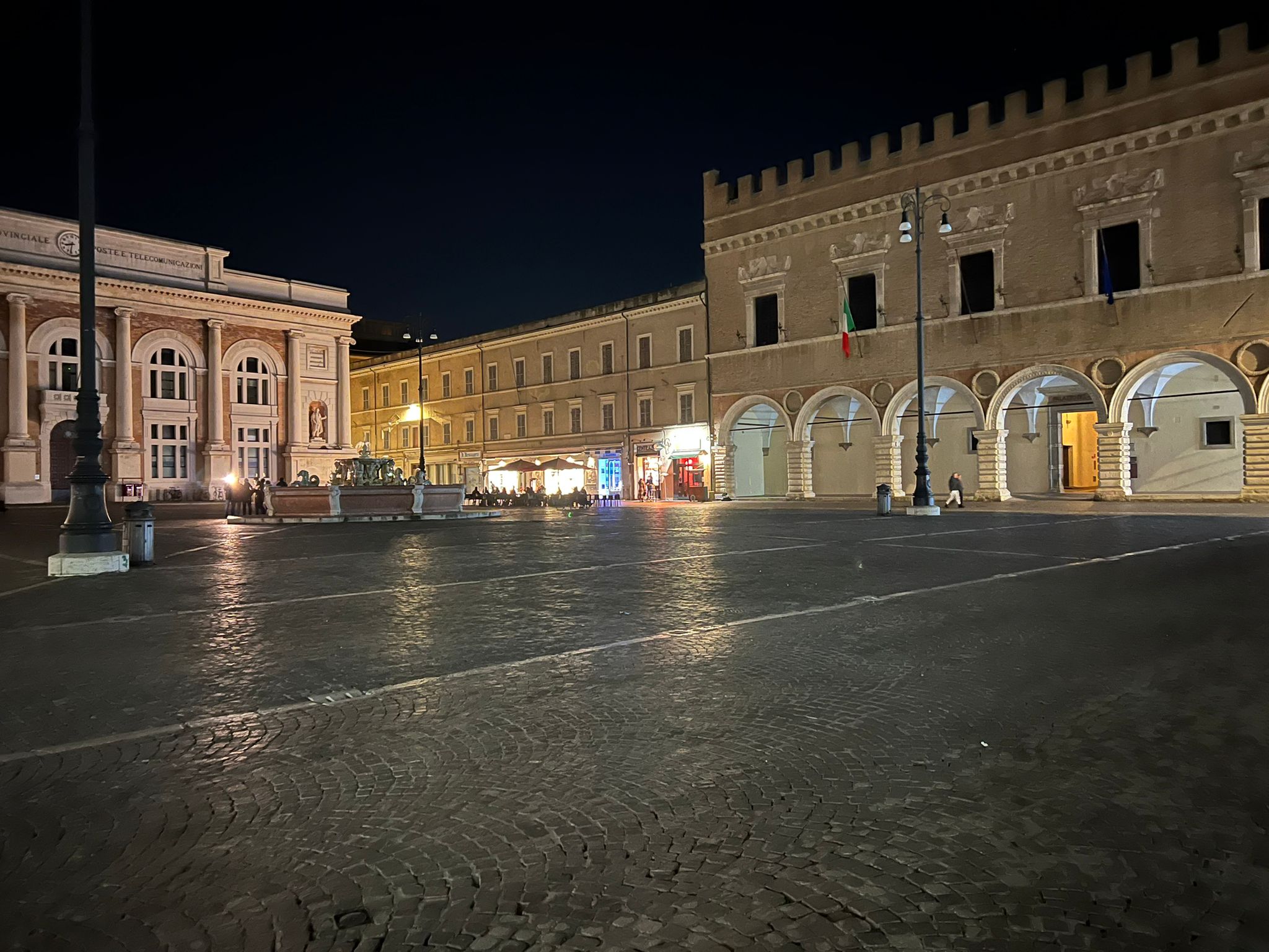 PESARO piazza spenta2022-02-10