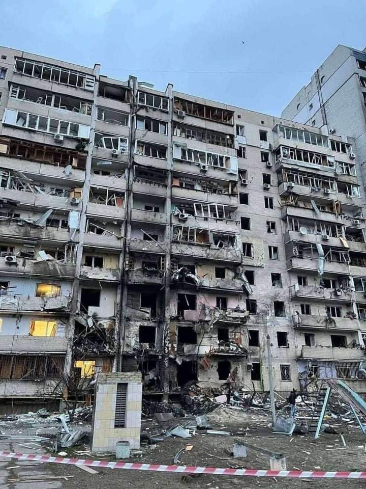 guerra Ucraina un palazzo bombardato