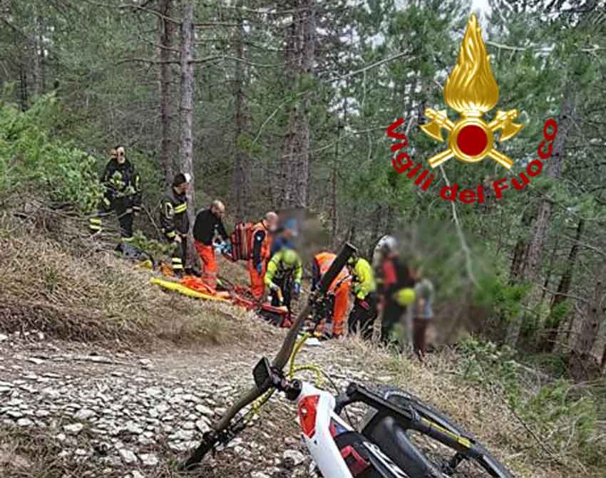 ASCOLI-PICENO-ciclista-soccorso-colle-san-marco2022-04-06