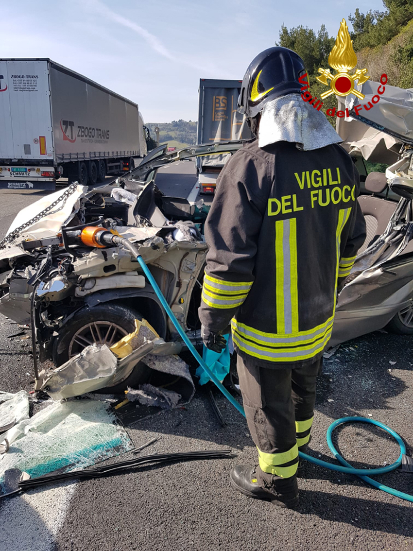 SAN BENEDETTO incidente auto autocarro2022-04-13