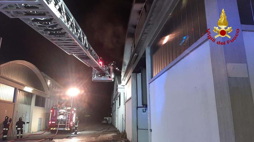 PESARO incendio capannone2022-05-19 (2)