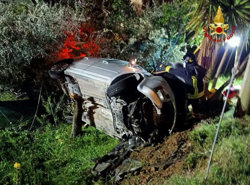 PORTO SANT’ELPIDIO auto fuori strada2022-05-01