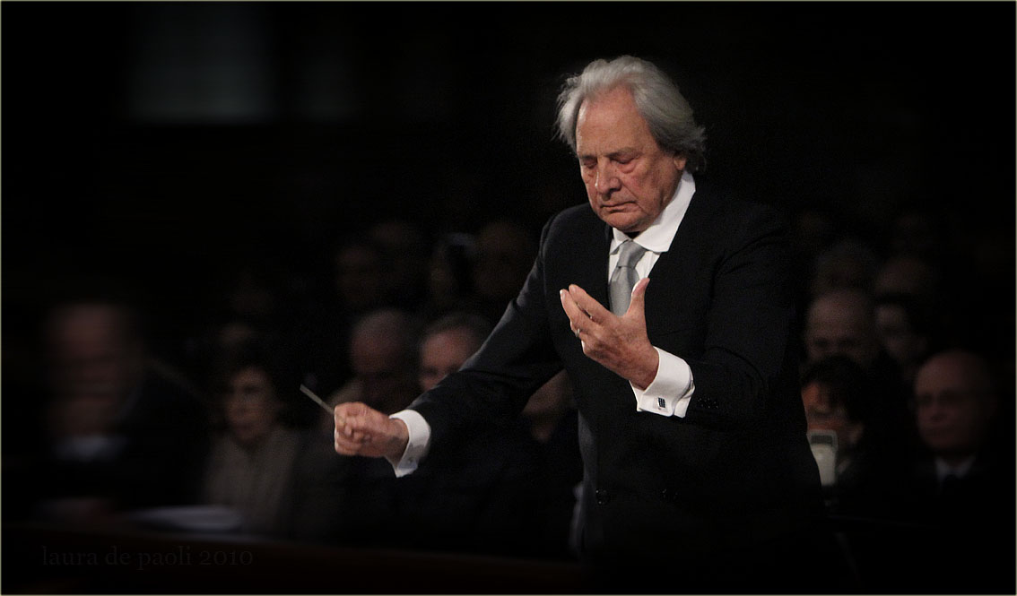 2010 – Riz dirige un suo concerto nella Basilica di Santa Croce a Firenze