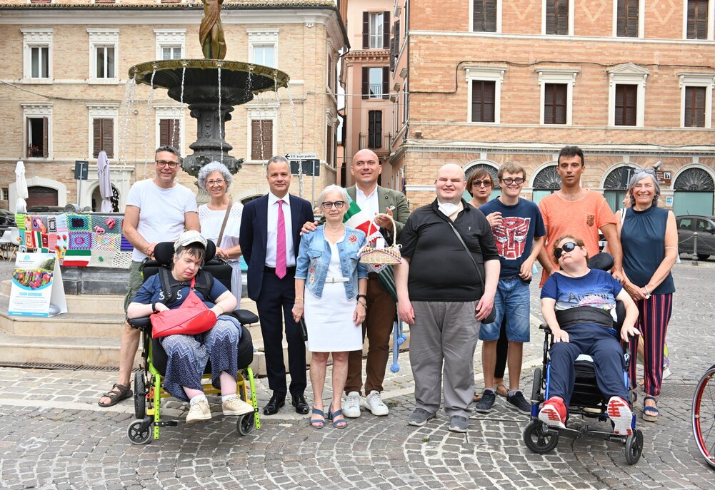 YARN BOMBING OSIMO