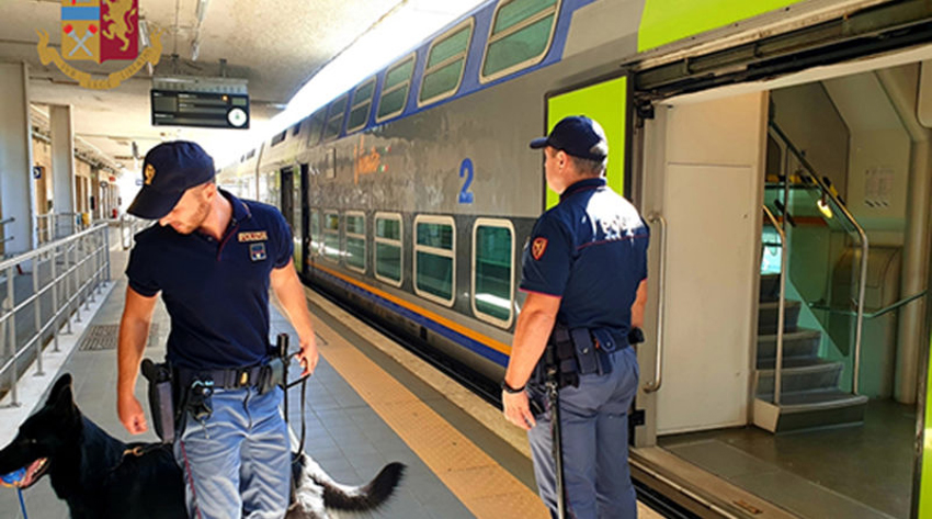 ANCONA polizia ferroviaria agenti stazione cane