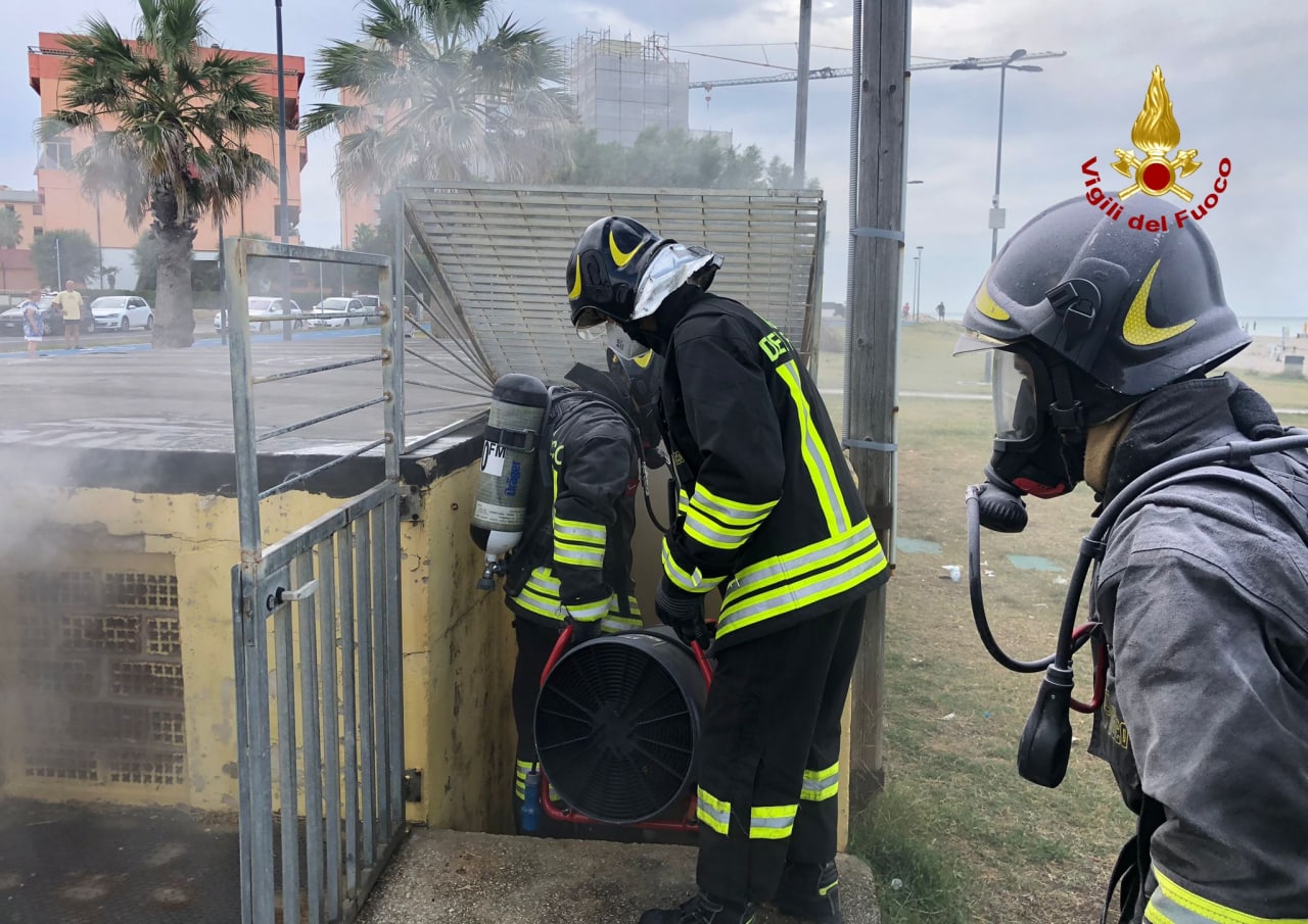 FERMO incendio contatori a lido di fermo2022-07-27 (1)