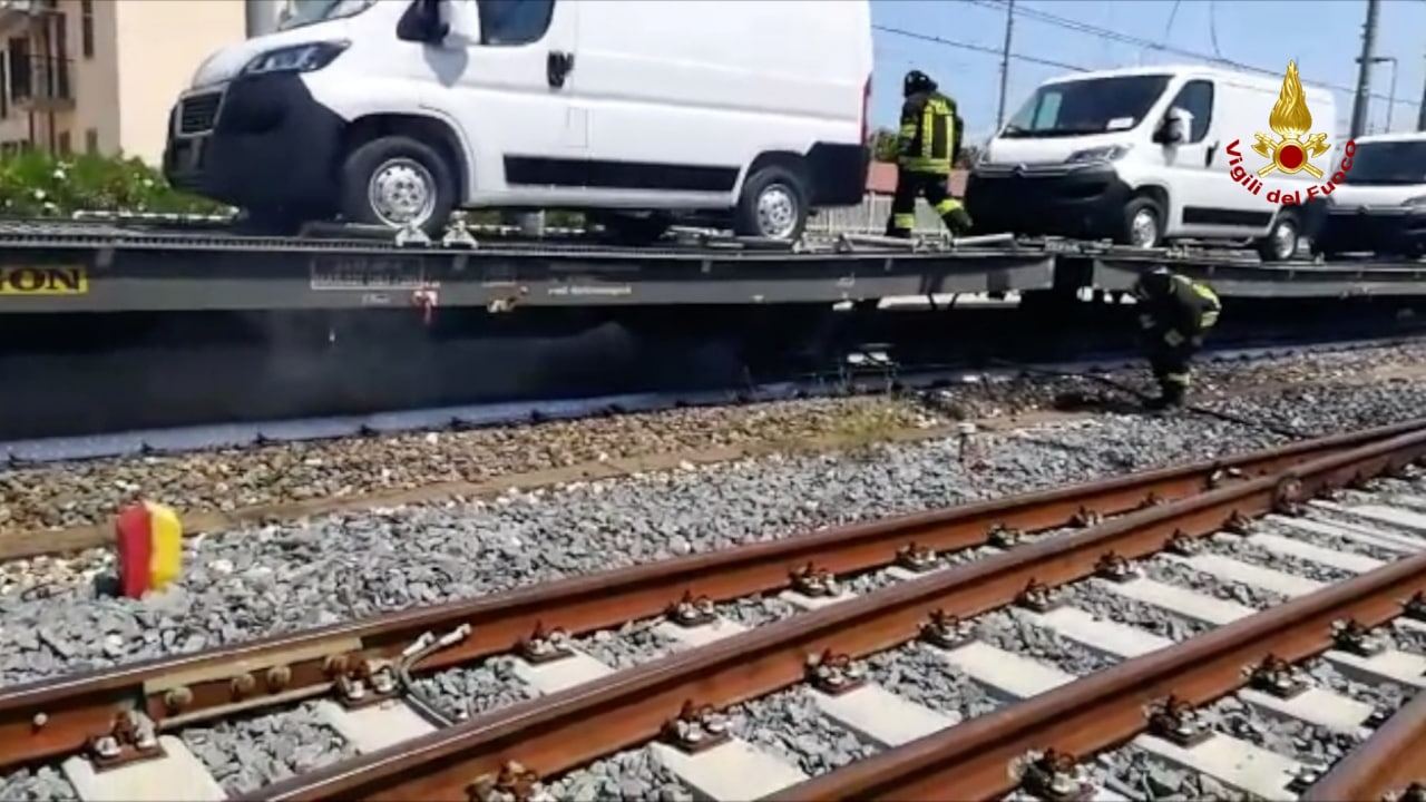 SAN BENEDETTO DEL TRONTO icnendio treno merci2022-07-25