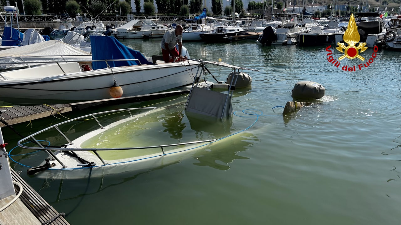 ANCONA recupero imbarcazione porto turistico2022-08-29 (2)