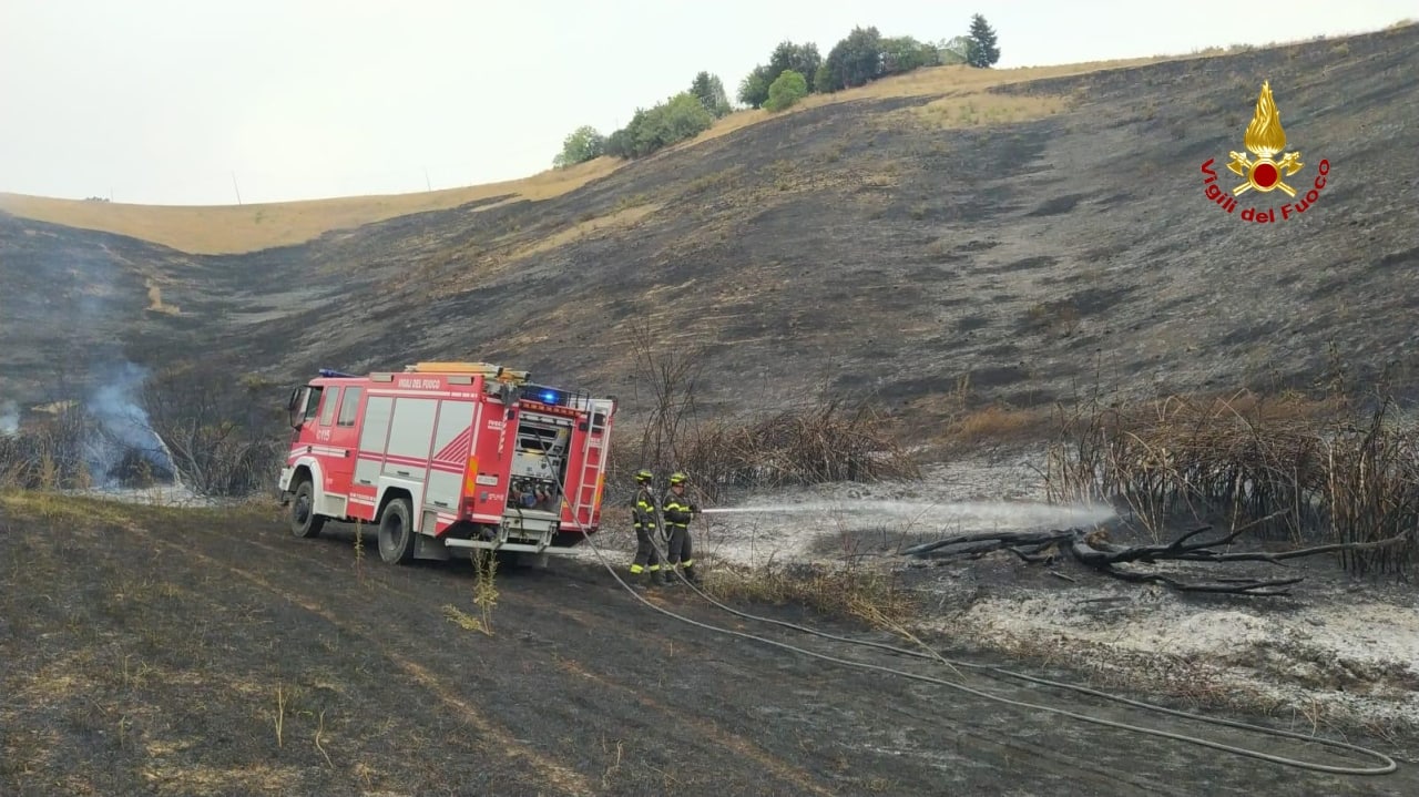 MONSAMPOLO DEL TRONTO vegetazione in fiamme2022-08-07 (3)