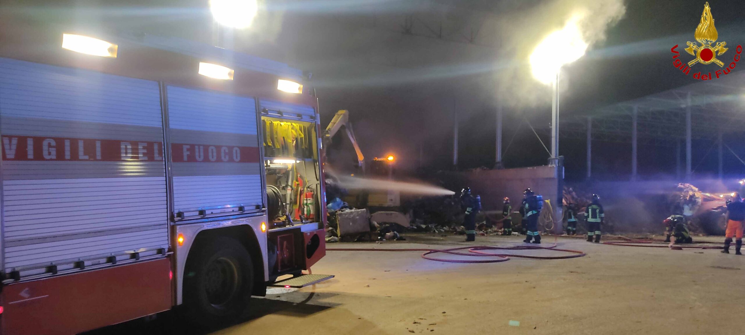 TOLENTINO incendio materiale scarto abbadia fiastra2022-08-22 (2)