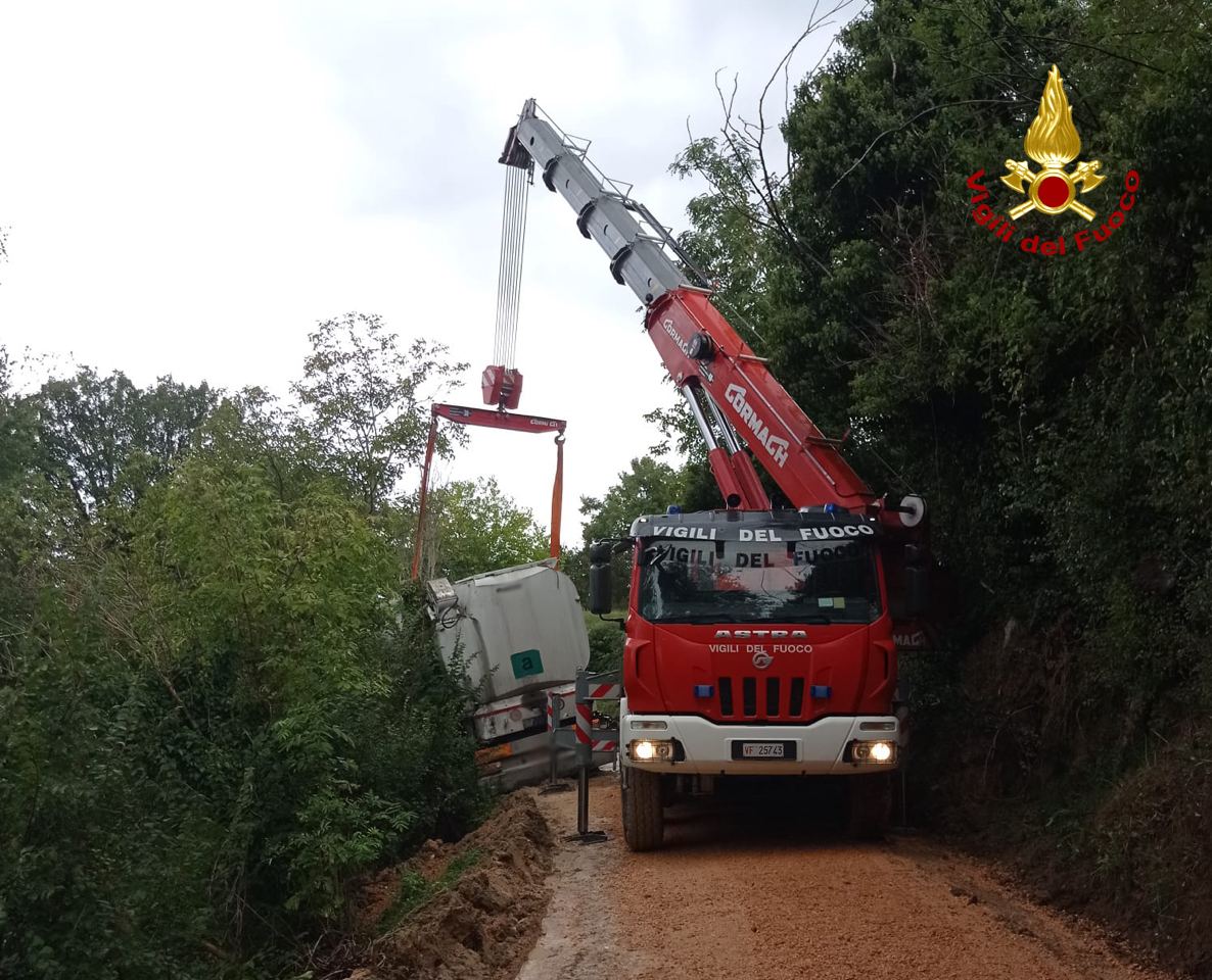 CINGOLI recupero autotreno2022-09-26