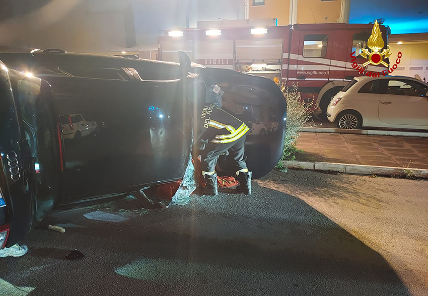 ANCONA INCIDENTE AUTO ROVESCIATA2022-10-01