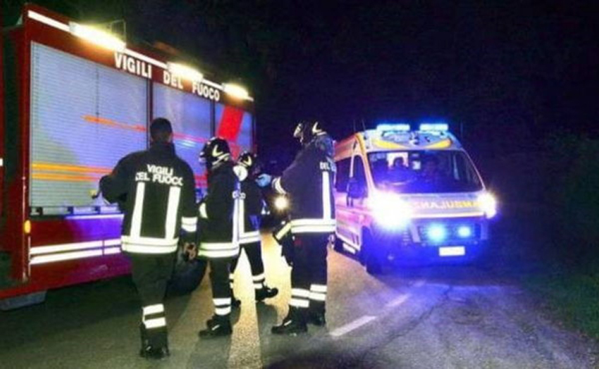 vigili del fuoco furgone ambulanza notte