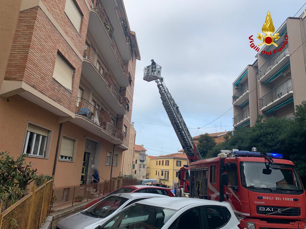 ANCONA incendio appartamento2022-11-11