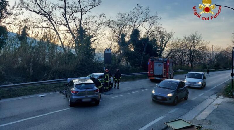 Scontro Tra Due Auto Con Feriti Lungo La Circonvallazione ...