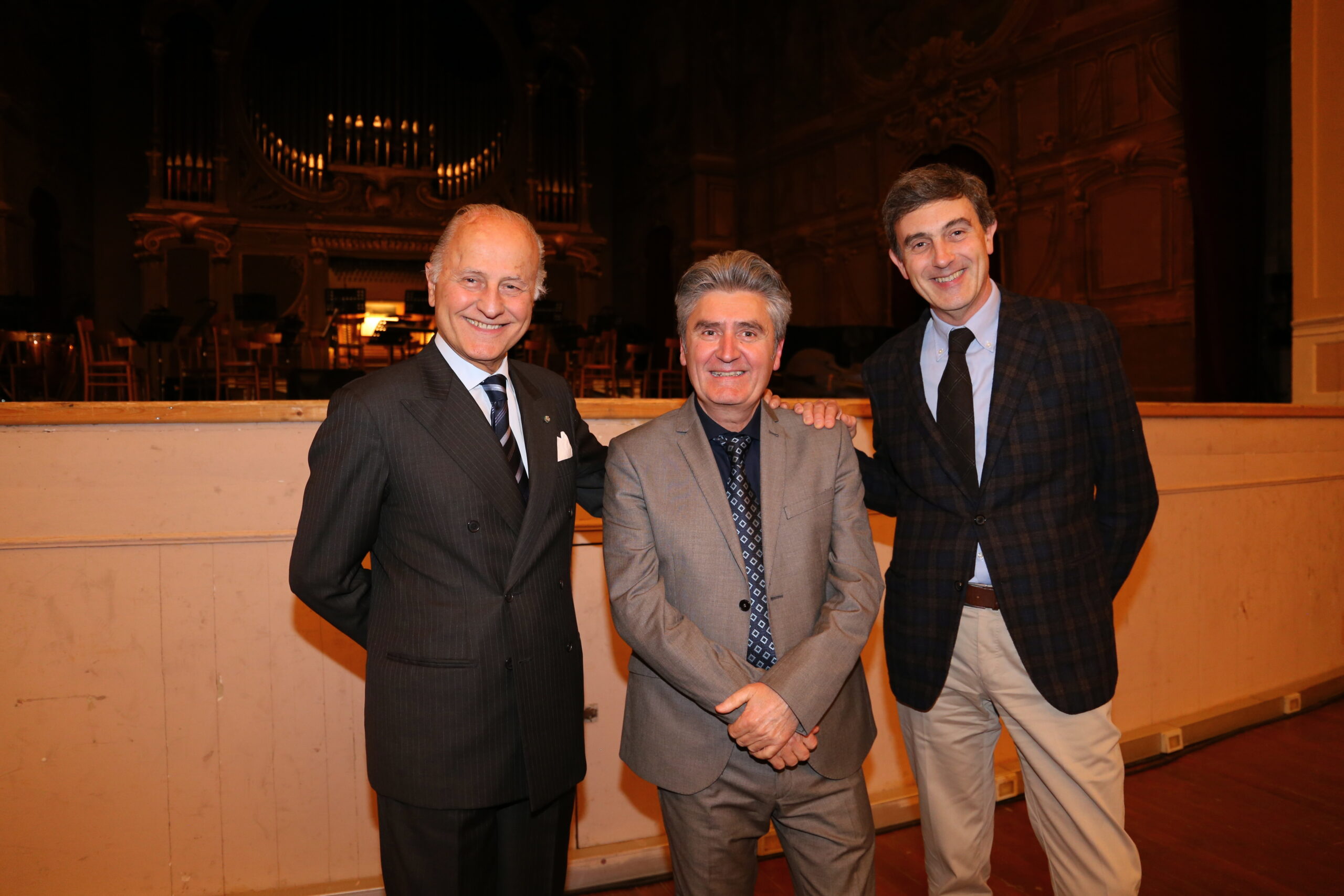 Giorgio Girelli con il direttore Fabio Masini ed il maestro Luca Bramanti (002)