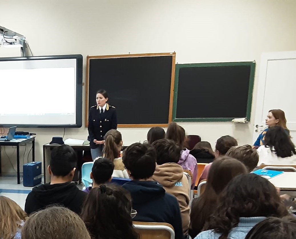 fabriano POLIZIA scuola