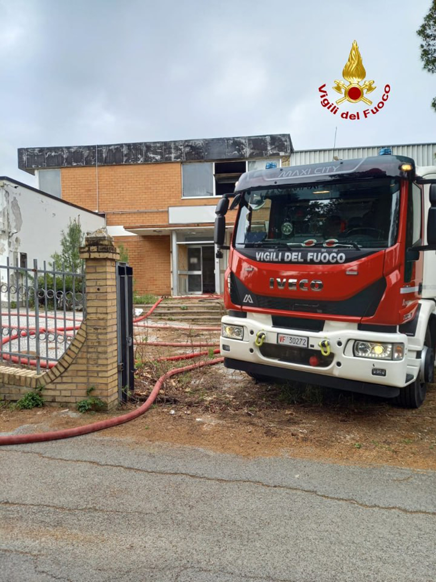 MACERATA incendio edificio2023-04-05 (2)