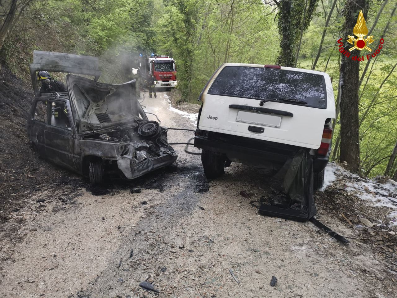 SARNANO auto fiamme dopo incidente2023-04-29