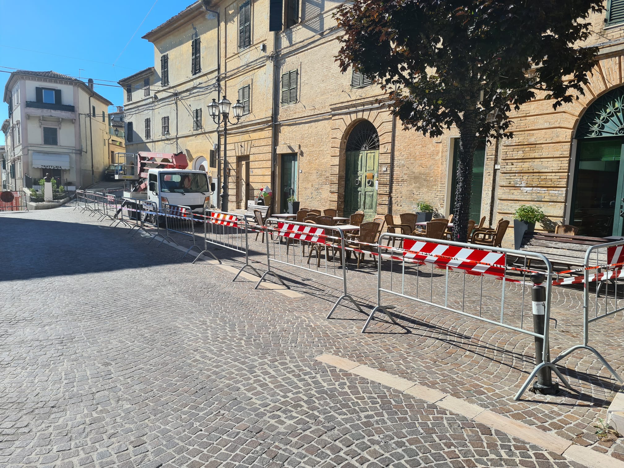 CAMERANO pali si sganciano da gru nessun ferito2023-06-29 (6)