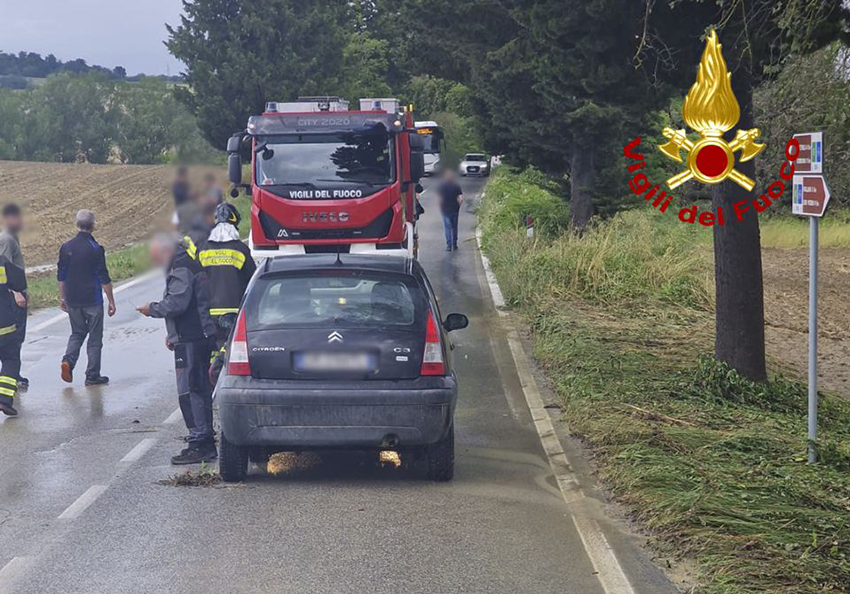 MOGLIANO bloccatoi nell’auto portatiin salvo dai vigili del fuoco2023-06-08