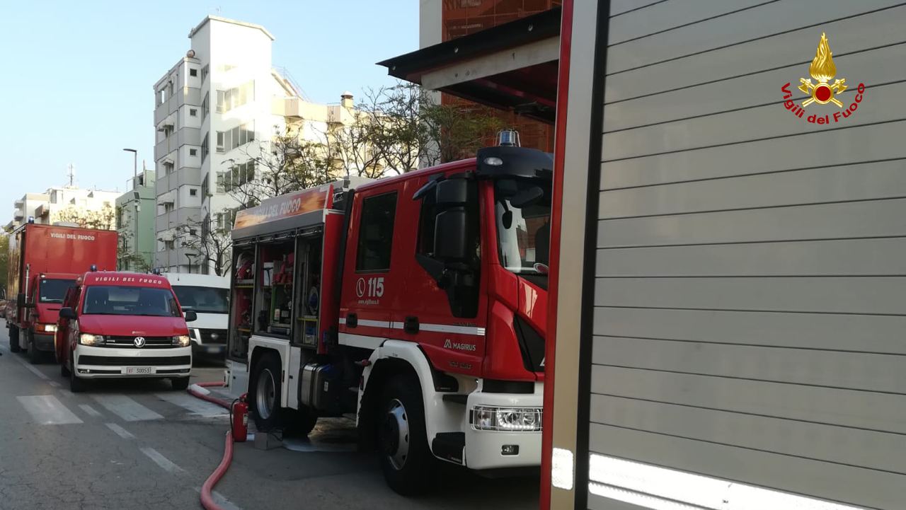 PESARO incendio seminterrato hotel nautilus2023-10-08 (1)