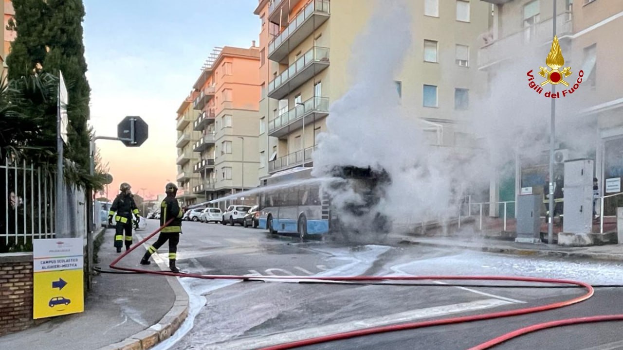 MACERATA autobus in fiamme2024-02-03 (1)