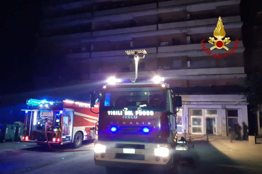 PORTO RECANATI incendio contenitori elettrici2024-02-14