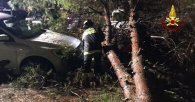 Esonda il torrente Aspio, molti automobilisti in difficoltà / VIDEO